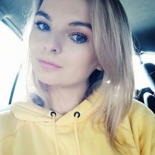                     Blondje121                