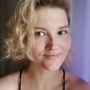                     Annemieke                