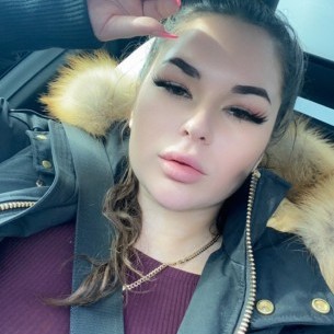                     Karieena                